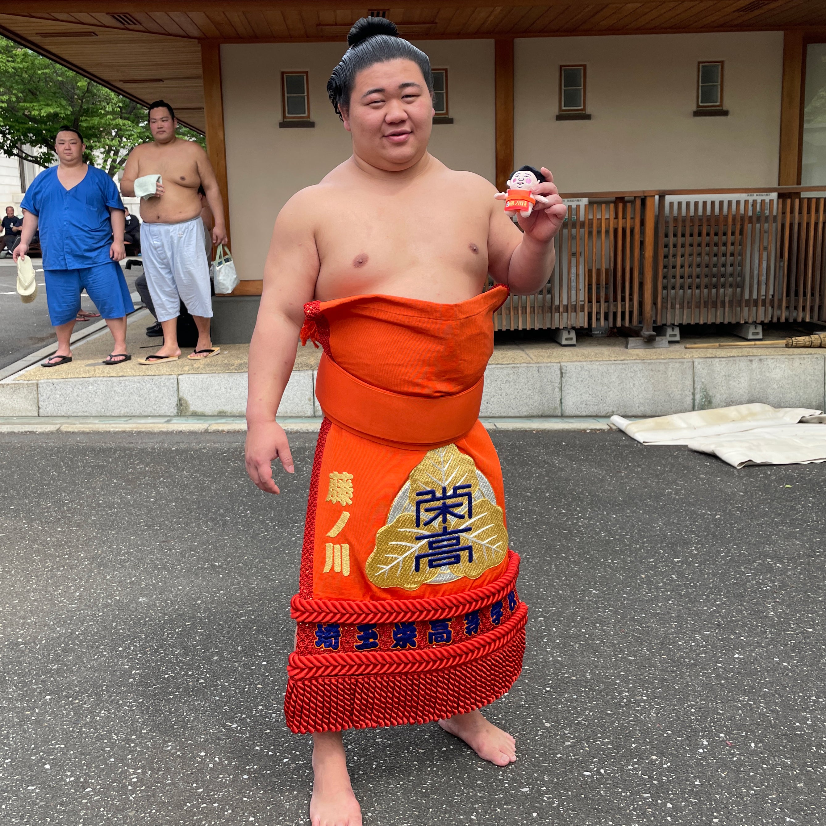 Sumo Wrestler Mascot: Fujinokawa – お相撲さんのショッピングモール